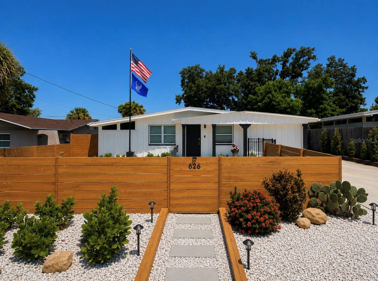 626 Laura Ln