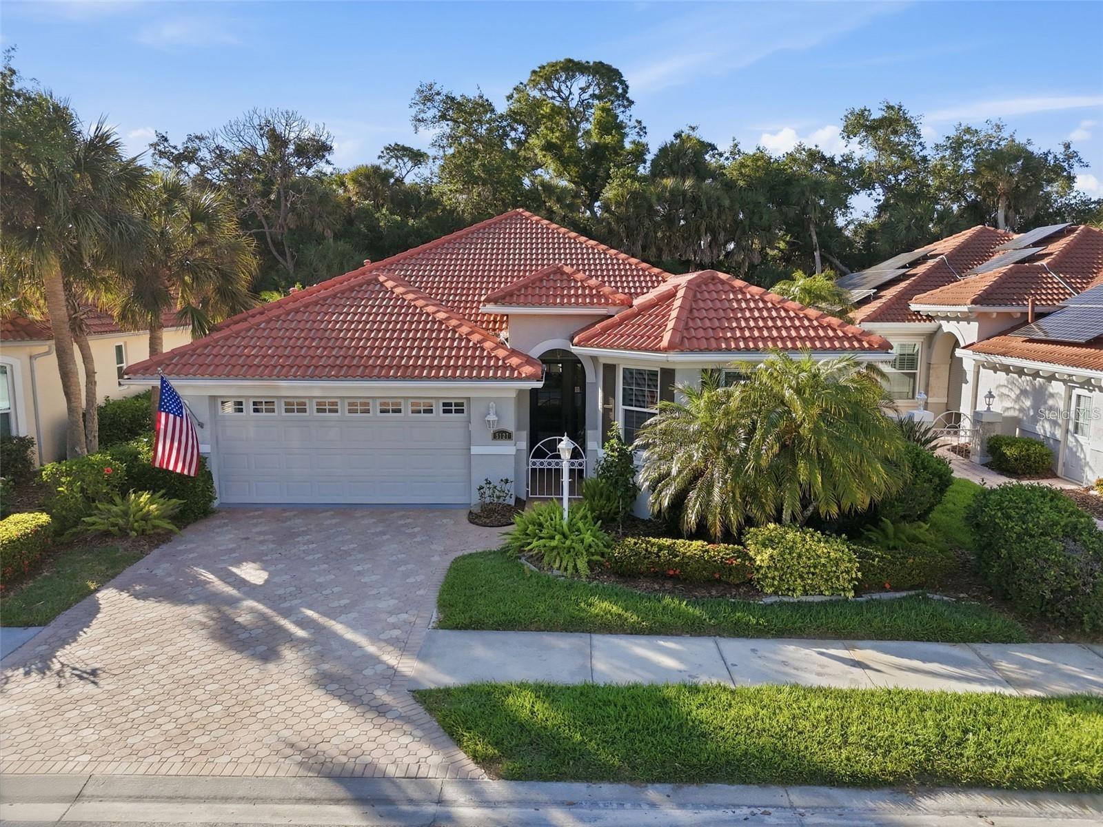 5127 Hanging Moss Ln