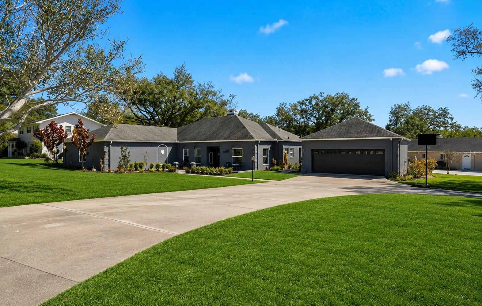 5225 Glenmore Dr