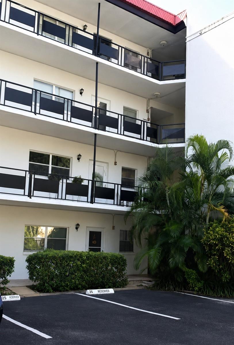 200 El Camino Dr #306