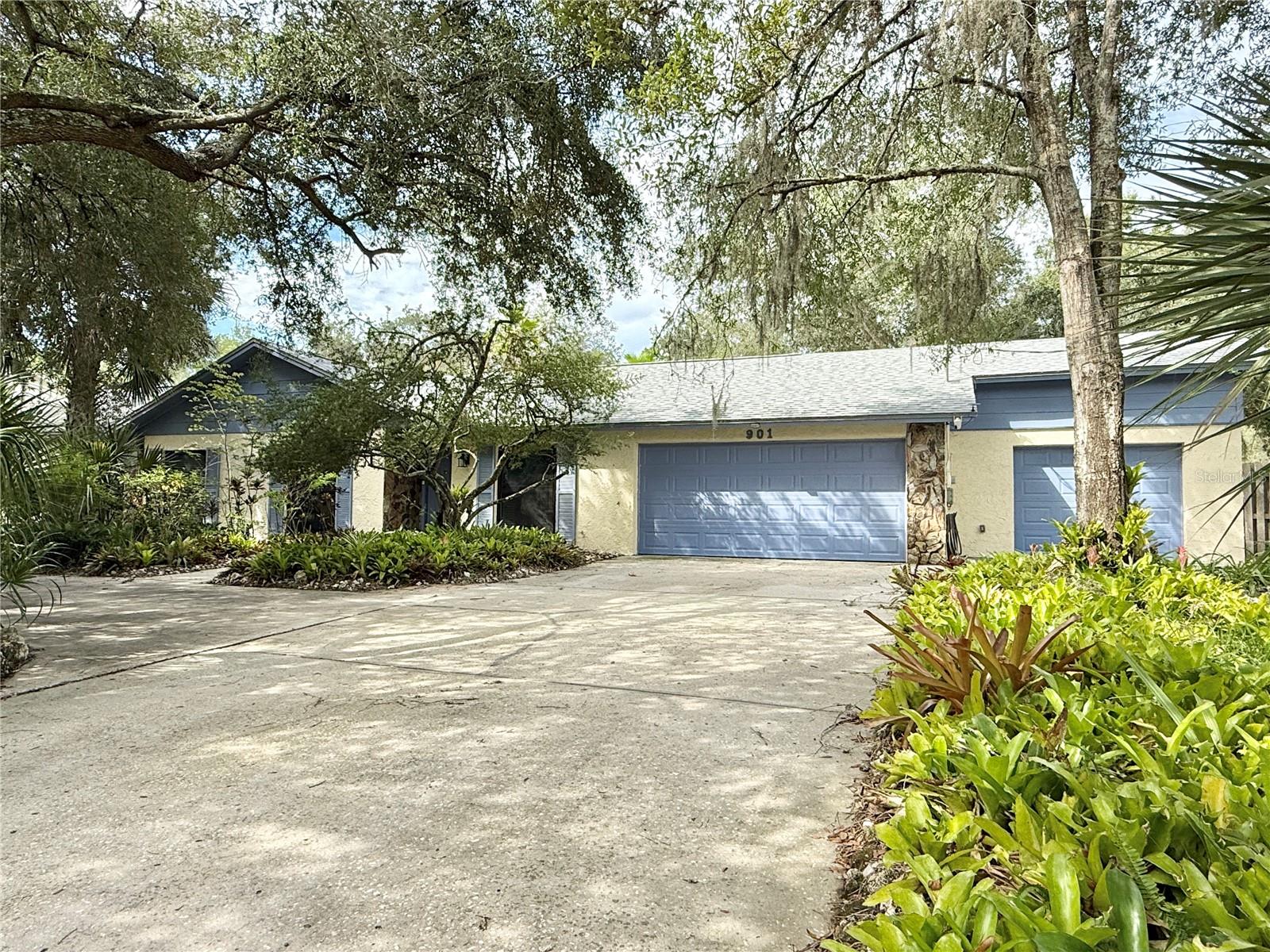901 W River Dr