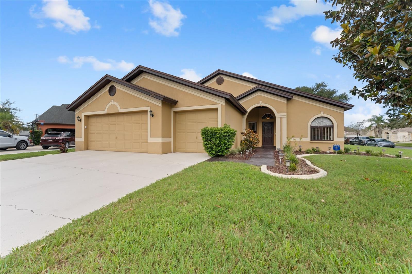 1803 Cattleman Dr