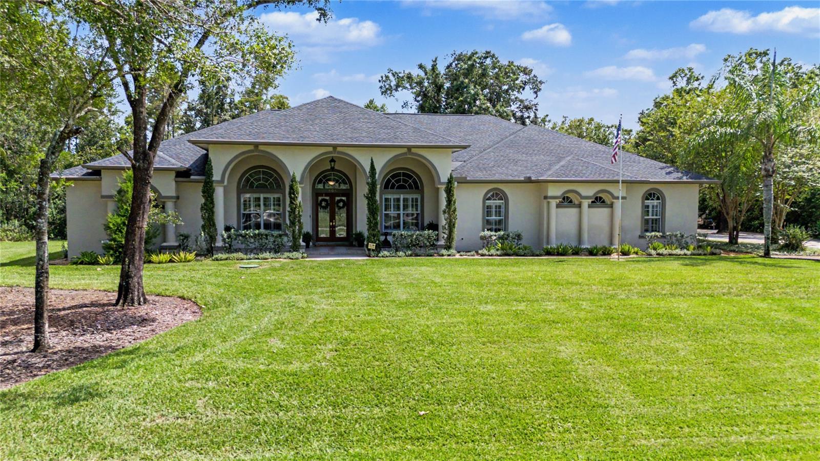 906 Lake Sapphire Ln