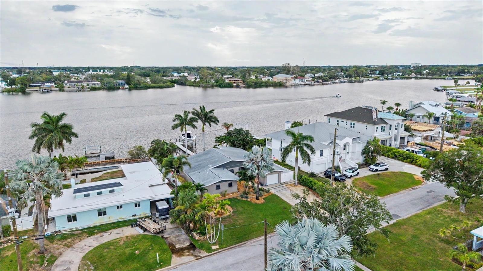 704 Bayshore Dr