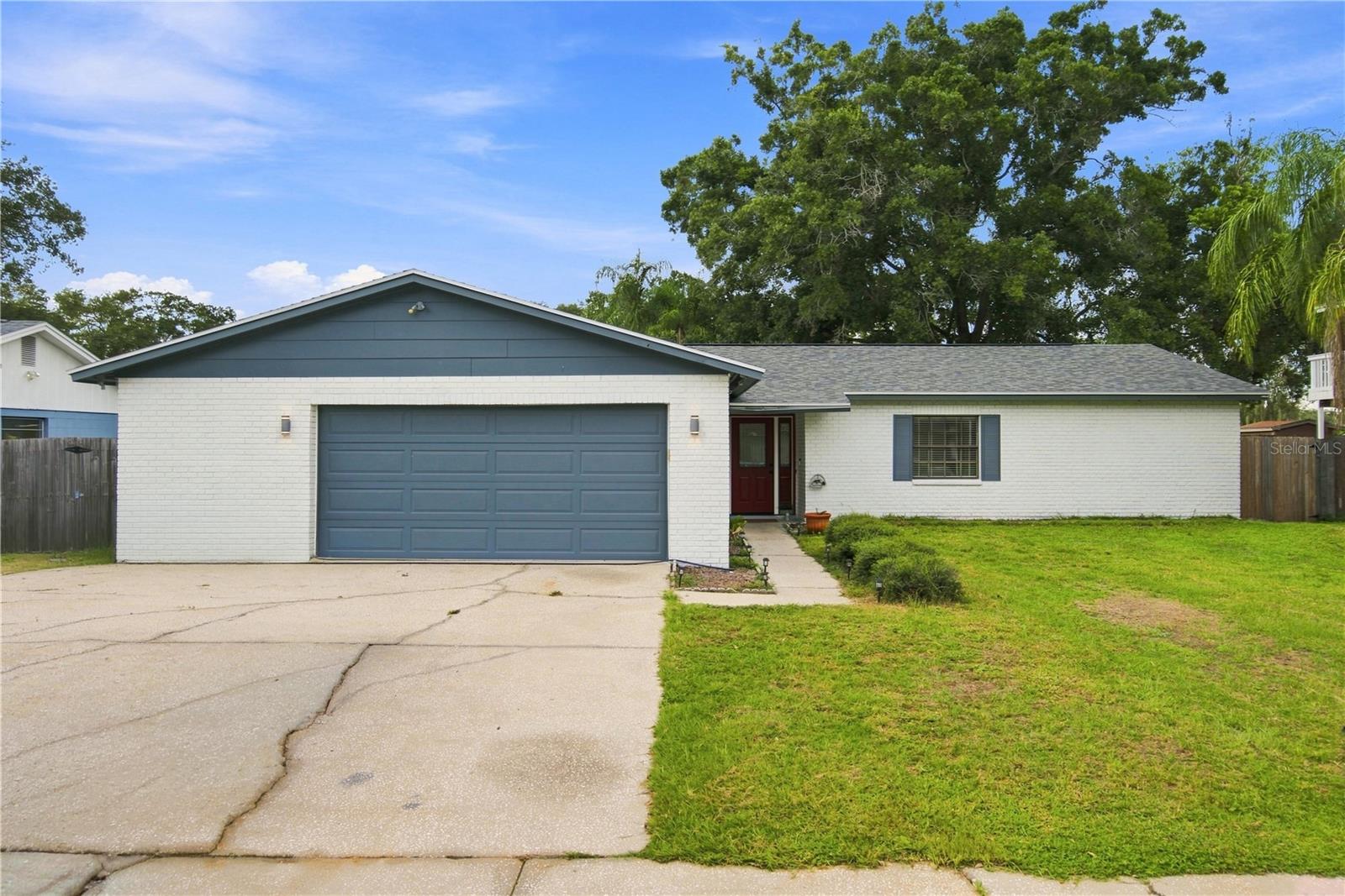 4313 Foxglen Ln
