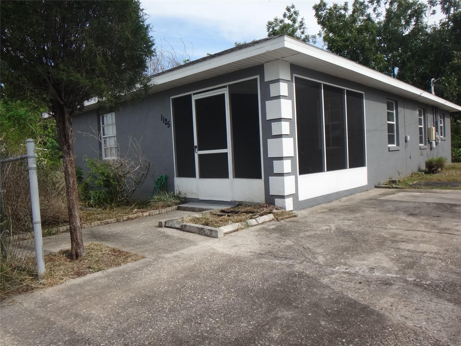 1125 Britts Ln