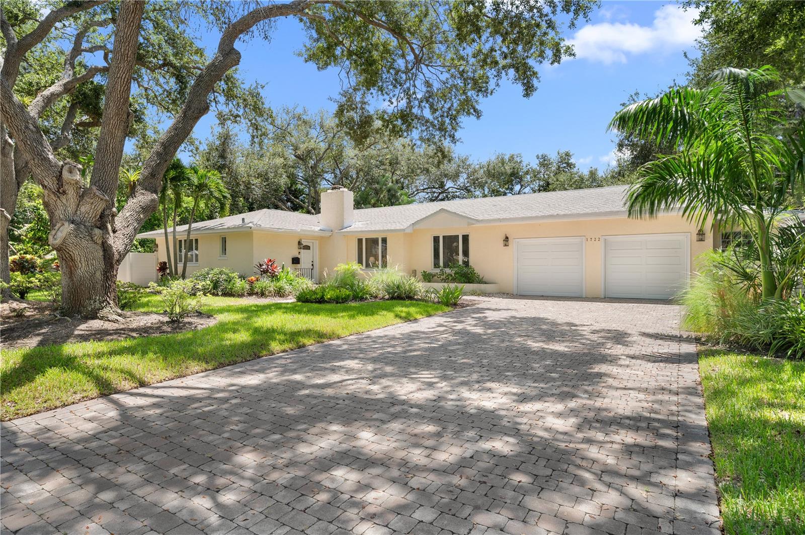 1722 North Dr