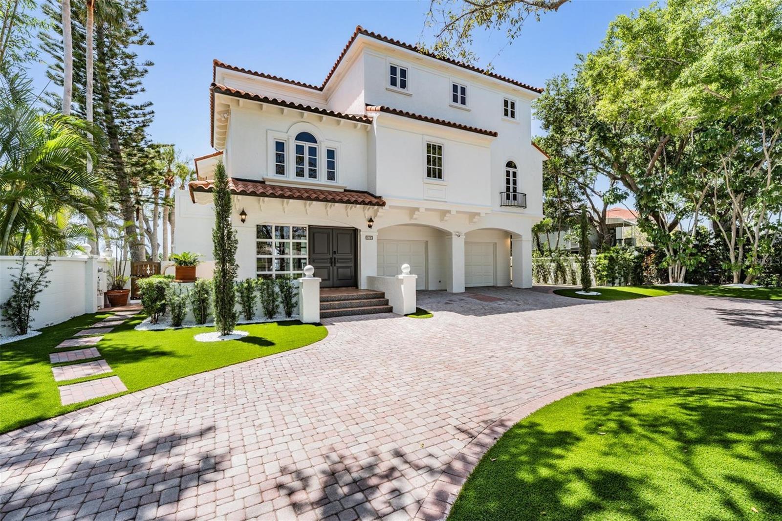 128 Carlyle Dr