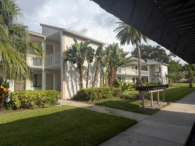 105 Lakeview Way #105