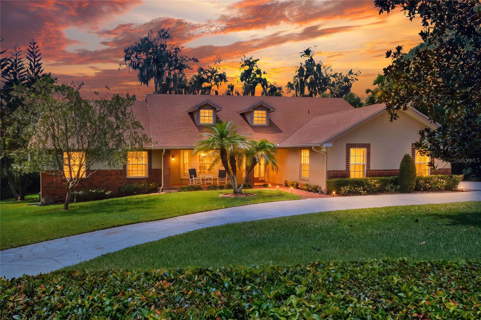 1221 E Edgewood Dr