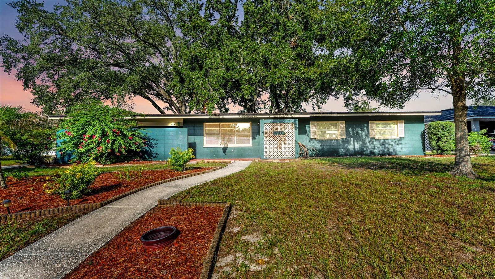 1733 Fredricksburg Ave