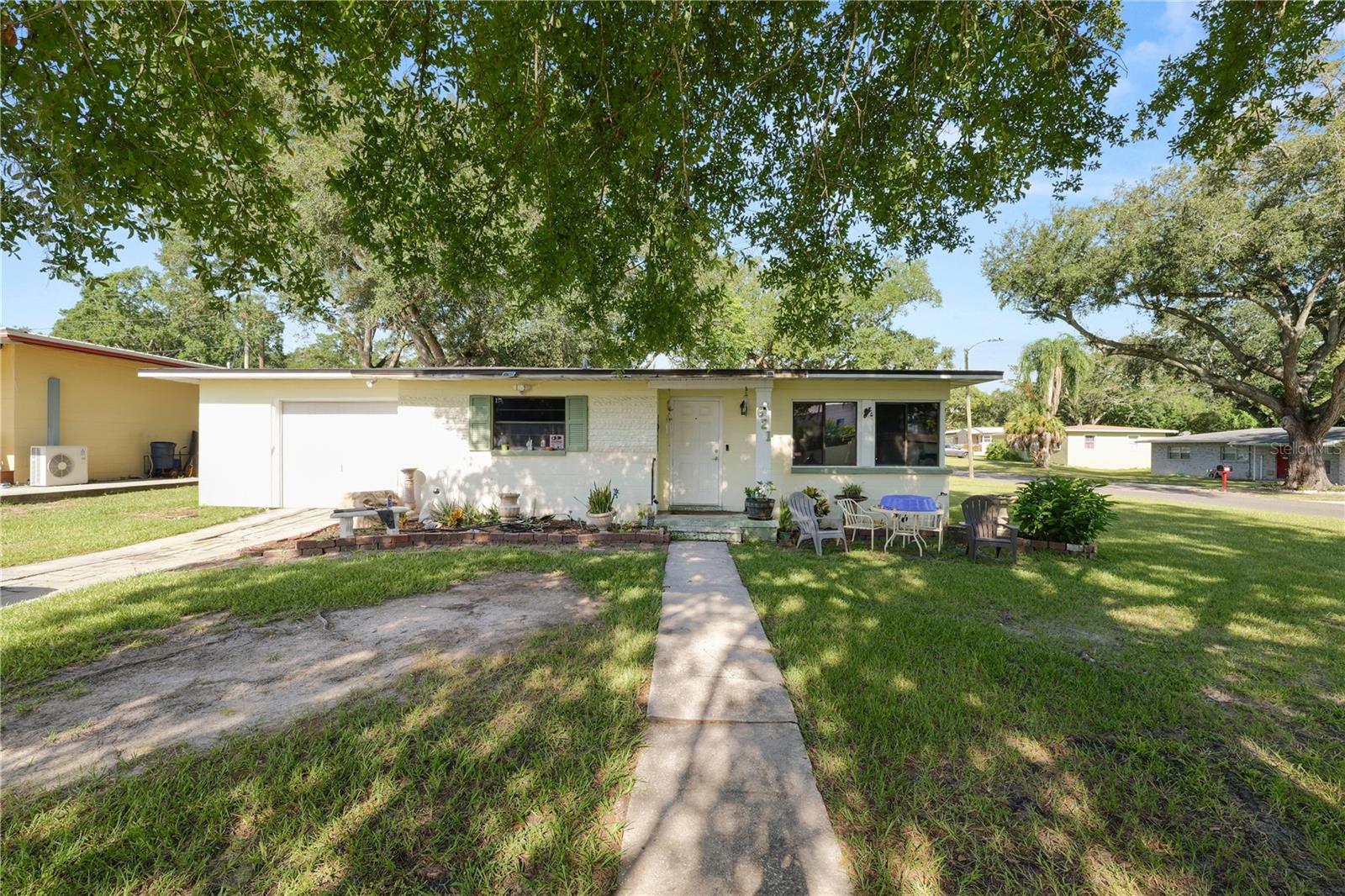 621 Hillside Dr
