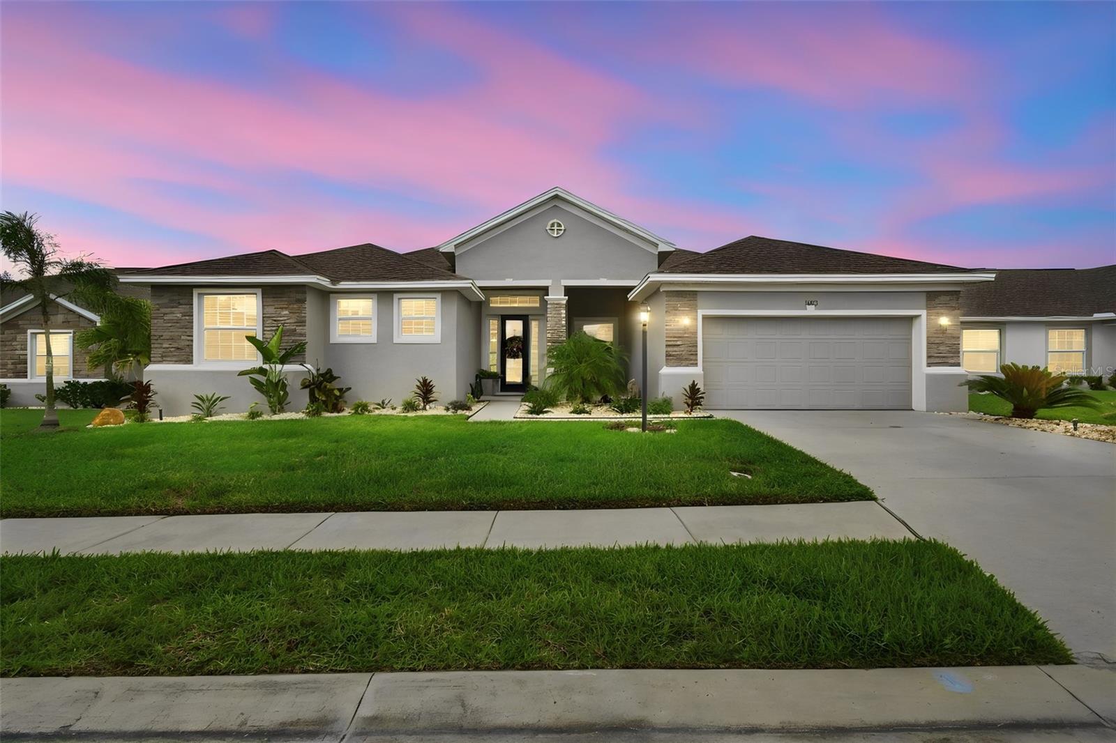 1072 Woodland Oaks Dr