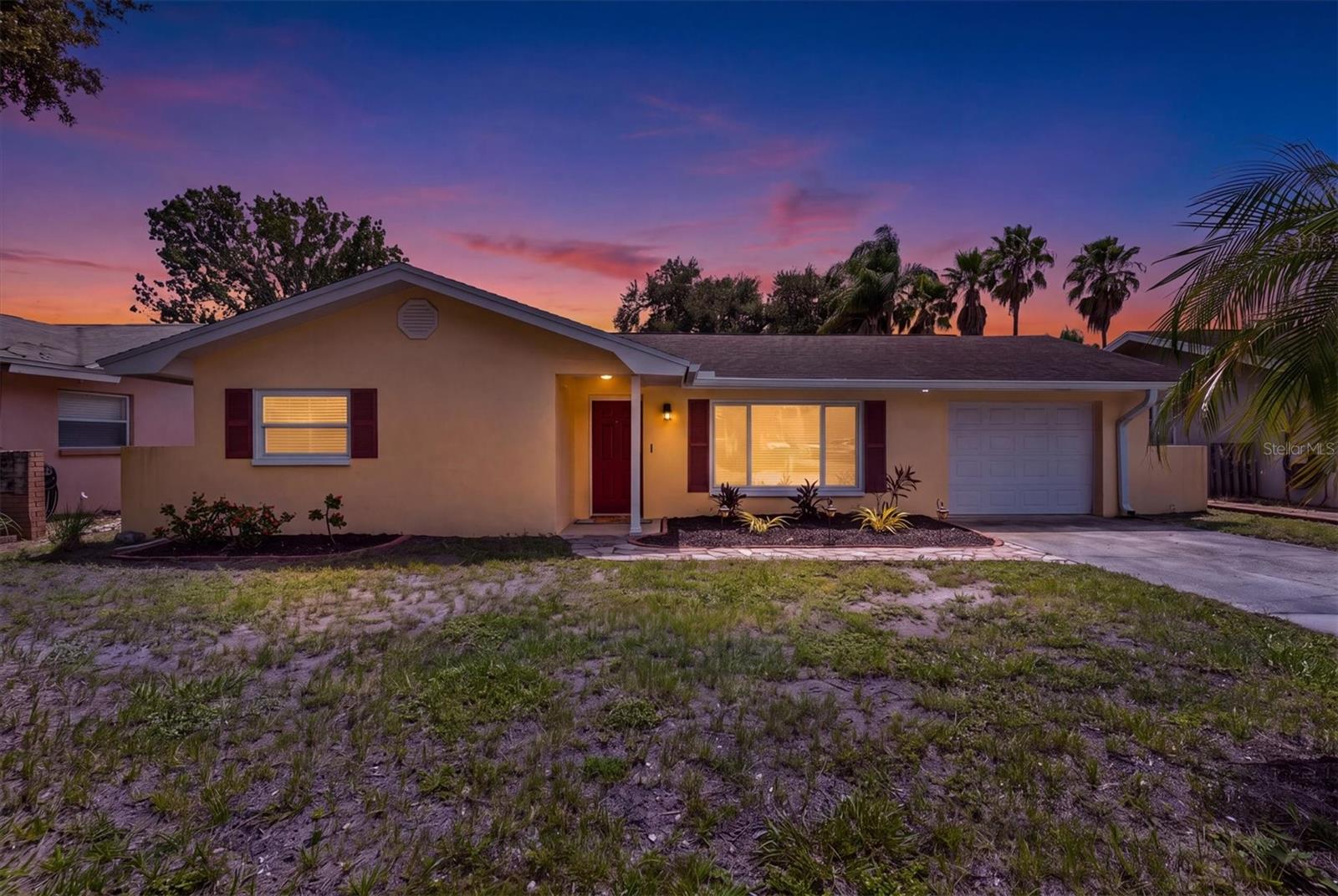 1707 Hibiscus Circle N
