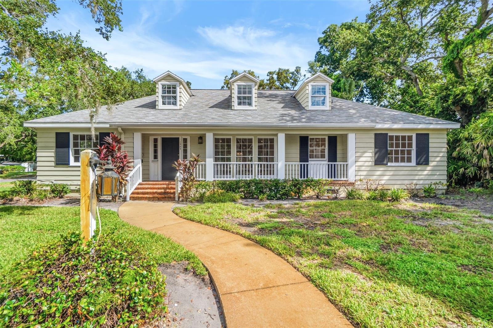 1585 South Dr