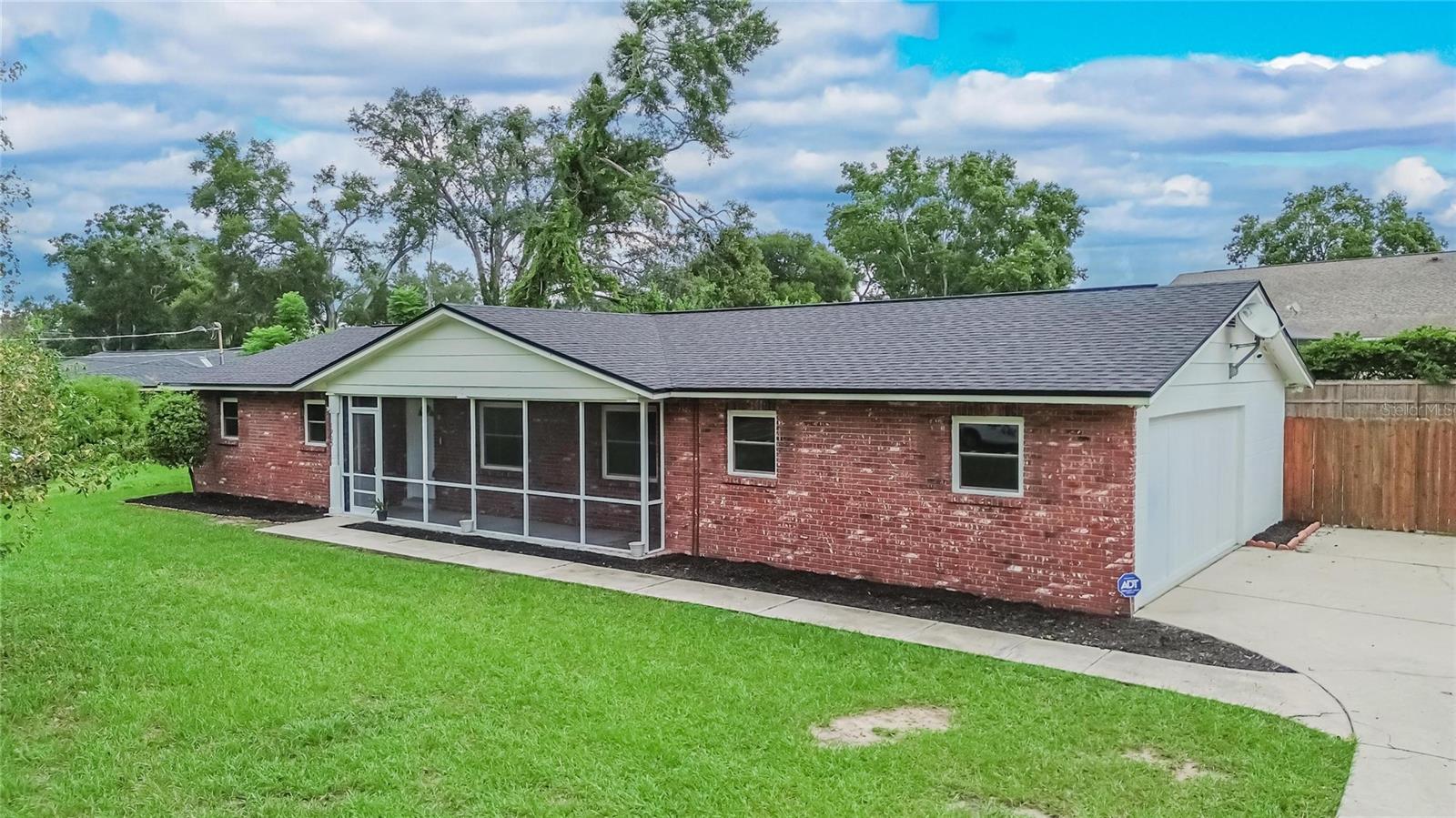 1905 Bryan Rd