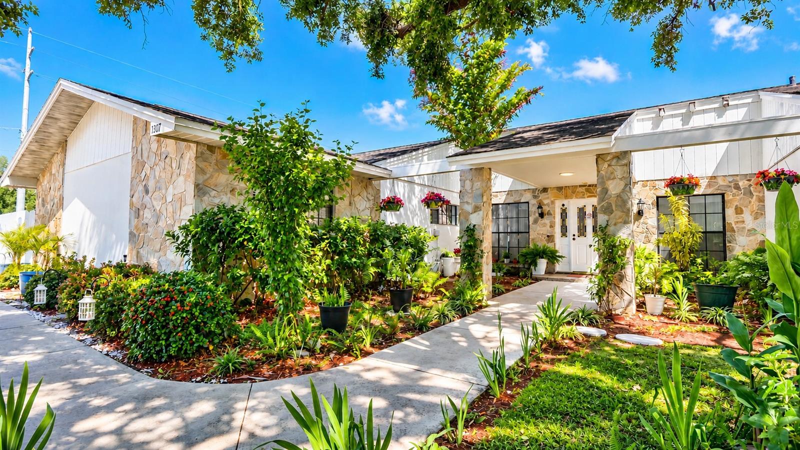 1307 Normandy Cir