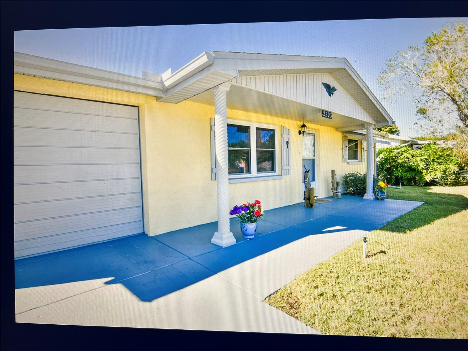 2203 Riomar Dr