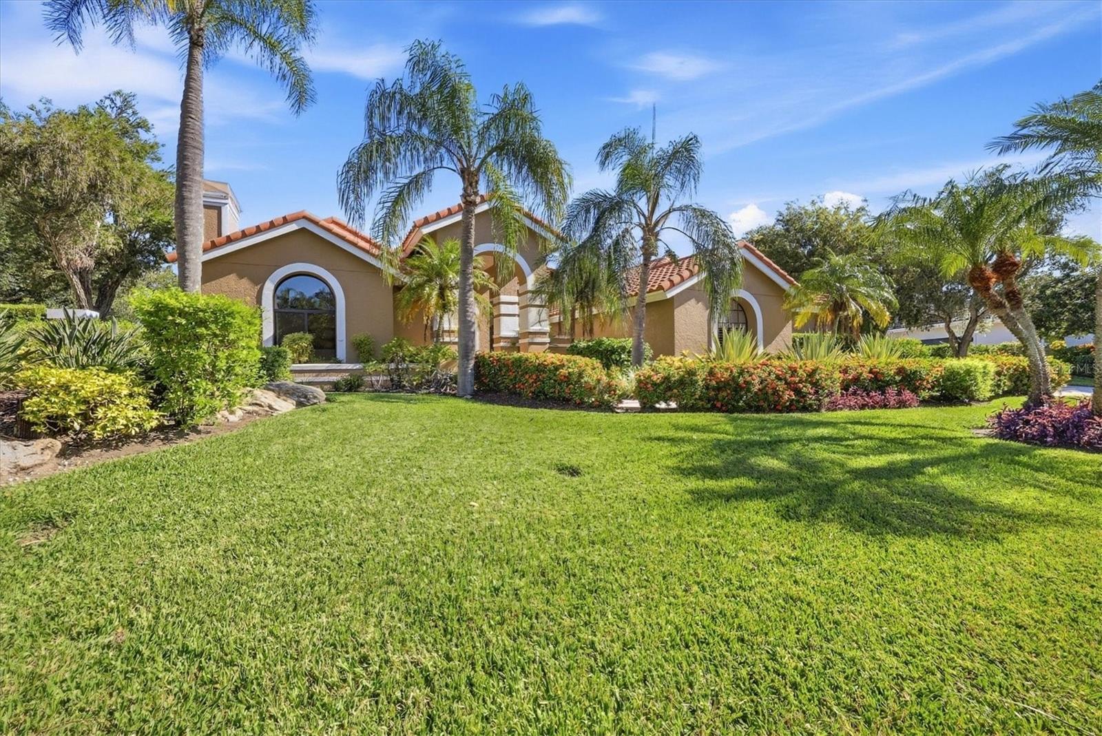 4221 Escondito Cir
