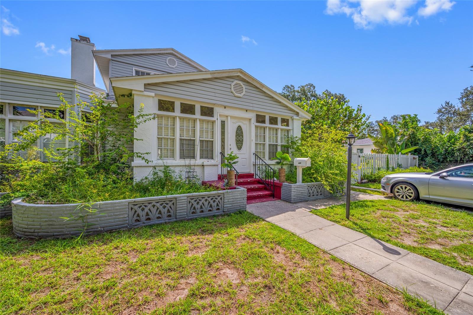 1225 11 St N
