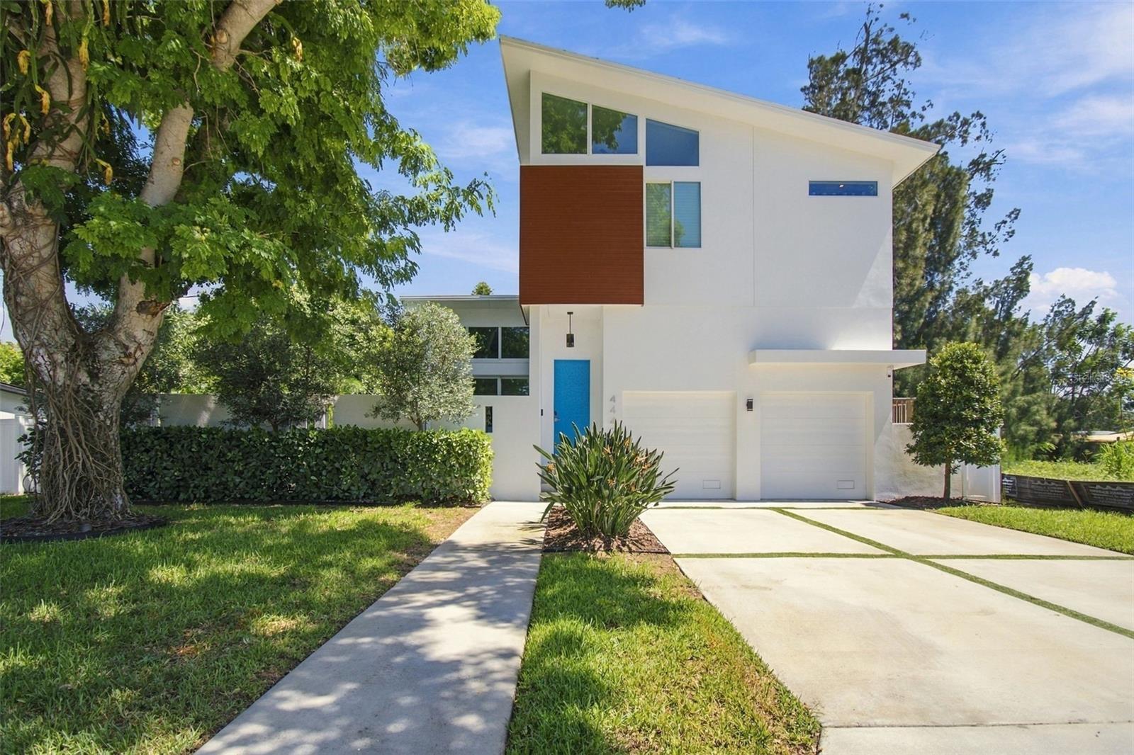 4440 Pompano Dr SE