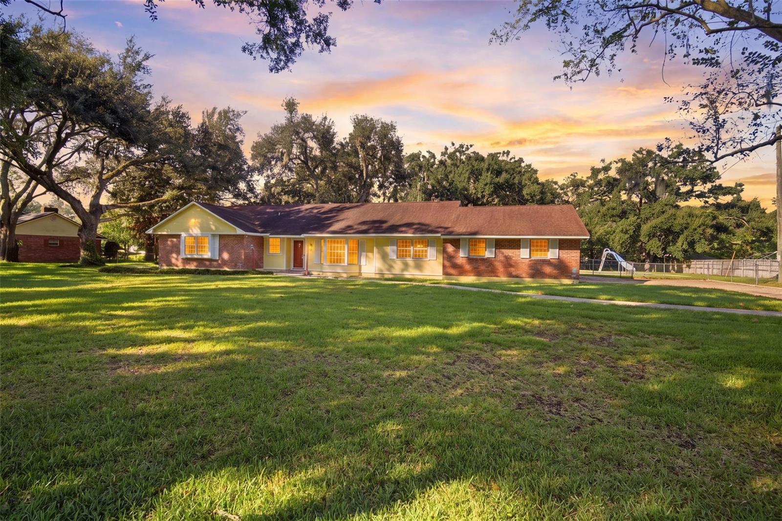 409 El Greco Dr