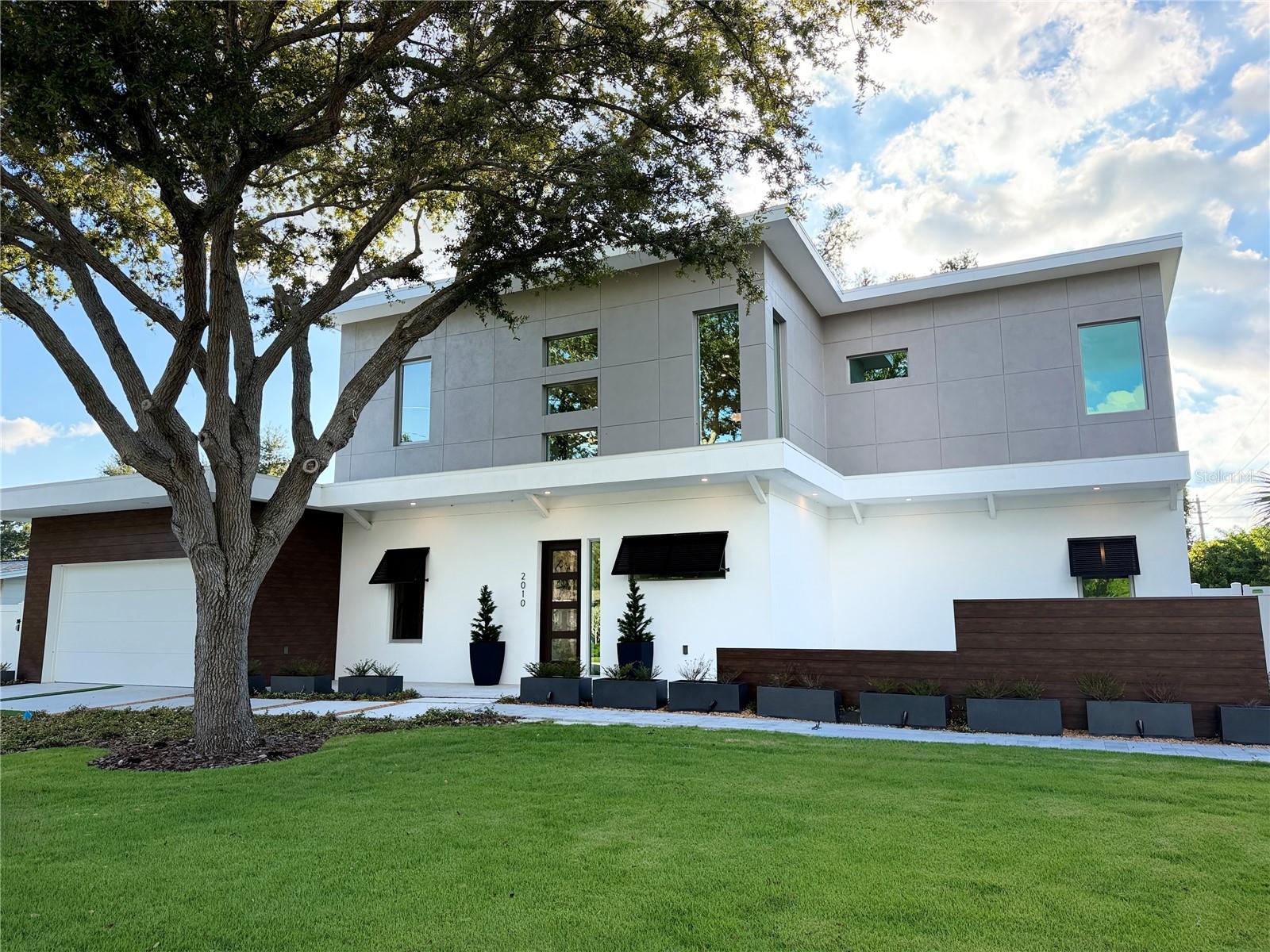 2010 Hyde Park Cir