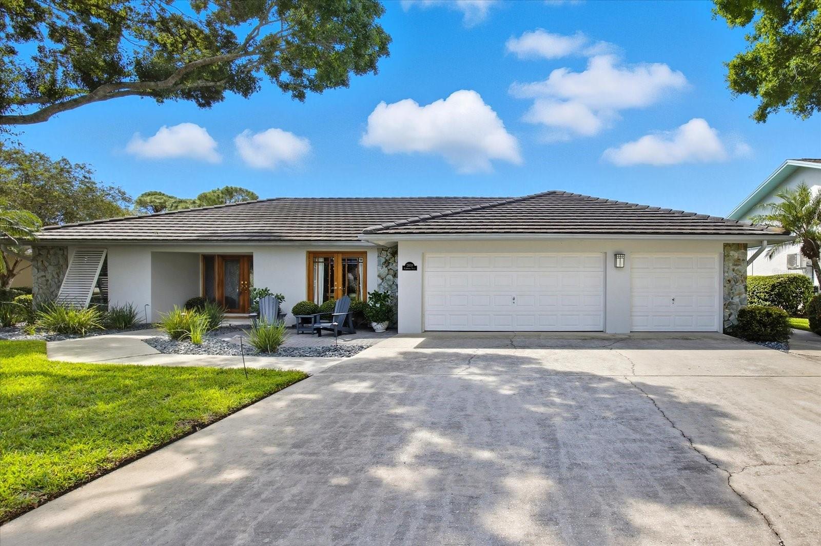 2900 Sandpiper Pl