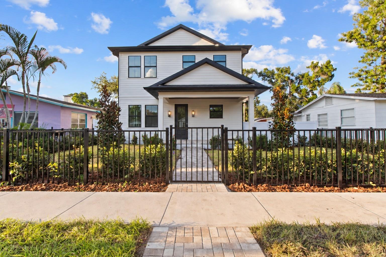 1025 Melrose Ave S