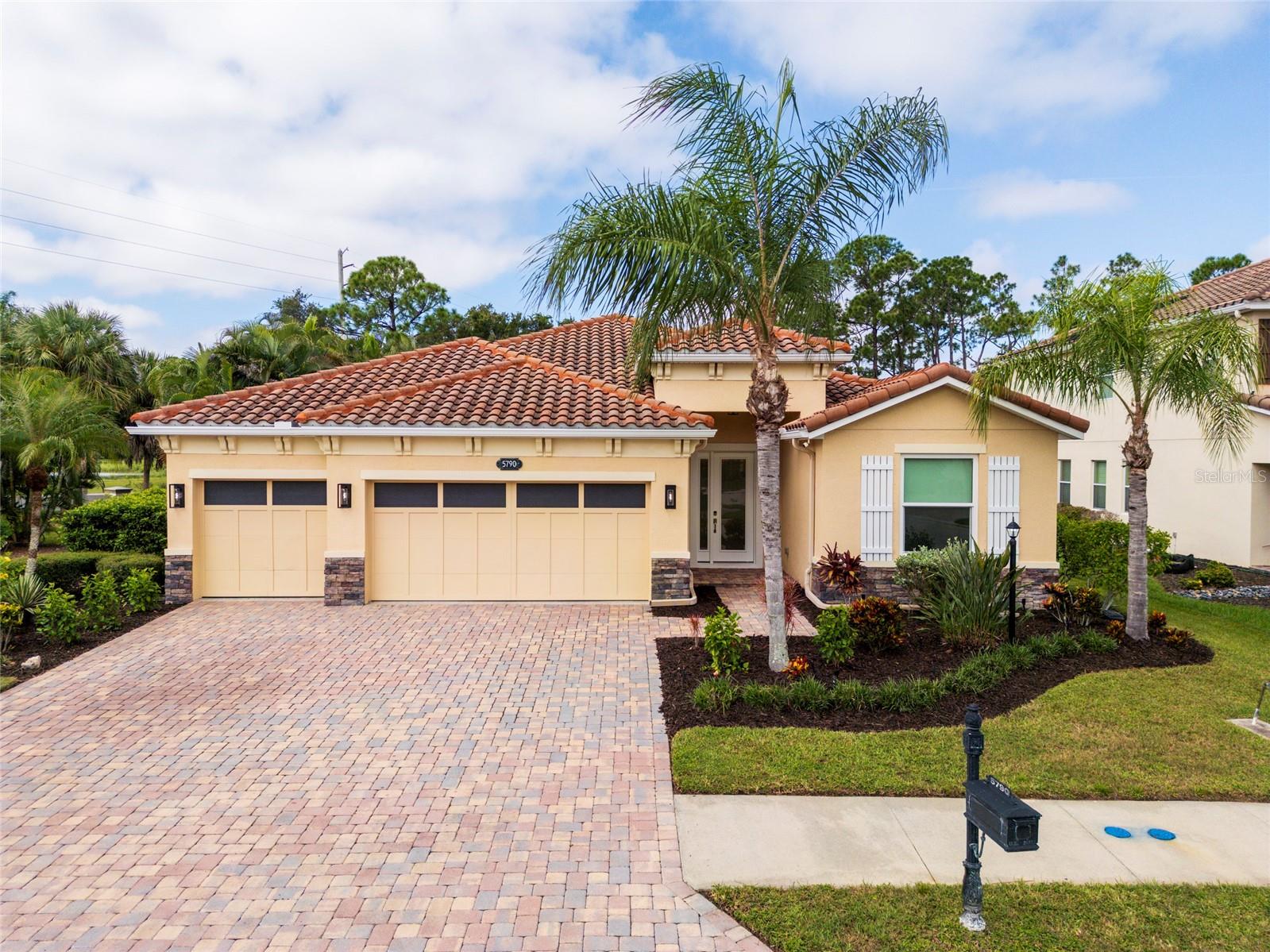 5790 Rock Dove Dr