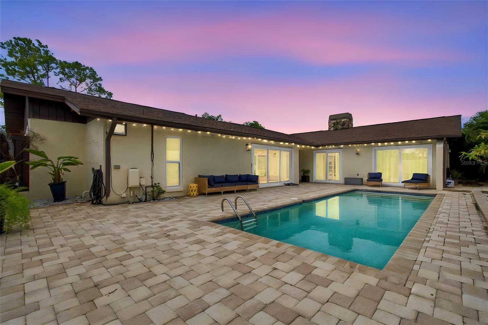 5041 Paloma Dr