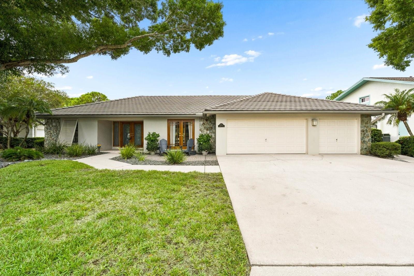 2900 Sandpiper Pl