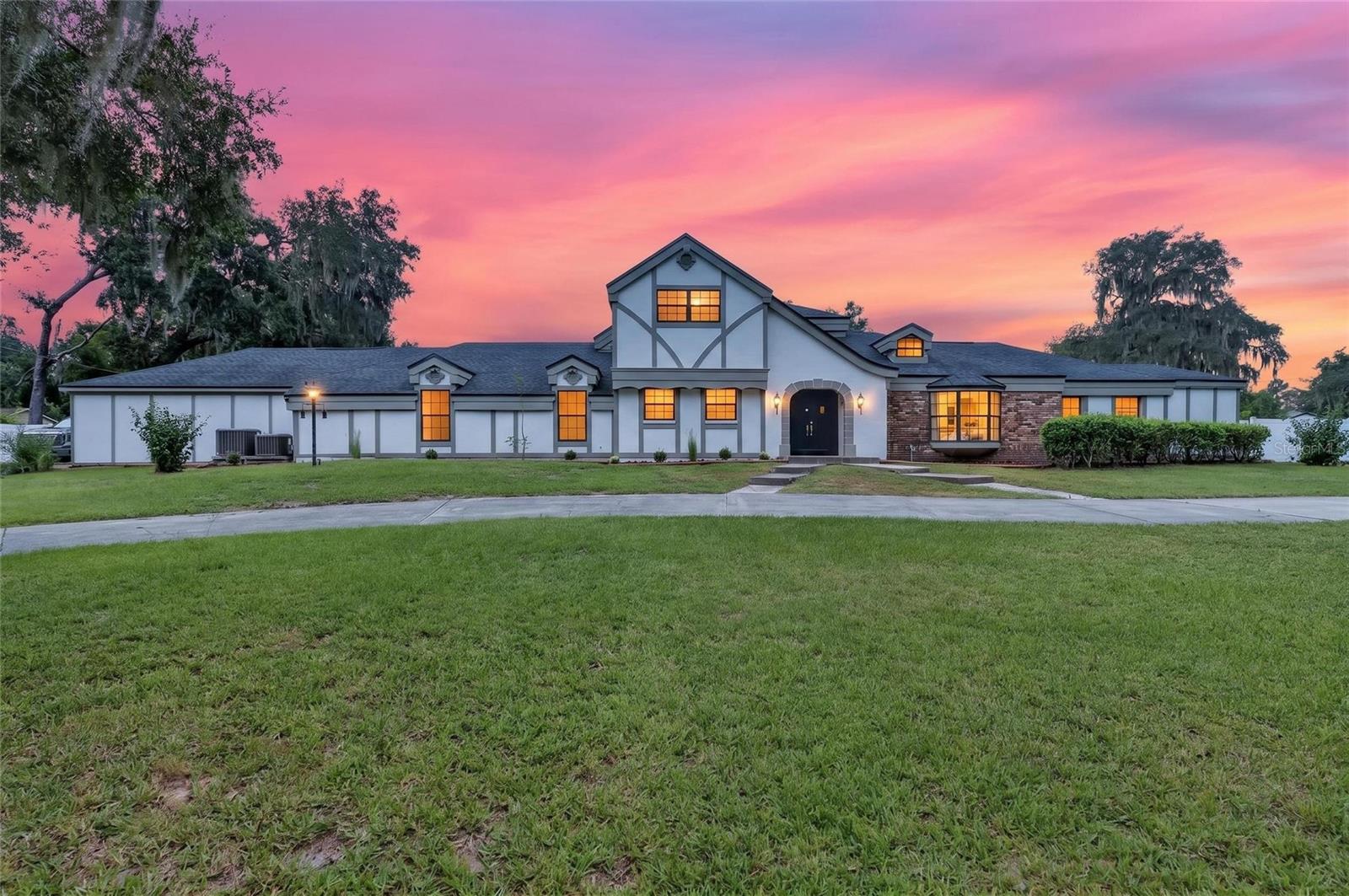 12603 Lake Hills Dr